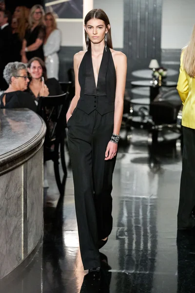 Look 11
